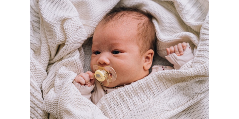 Bebeklerde Emzik Kullanımı Nasıl Olmalı?